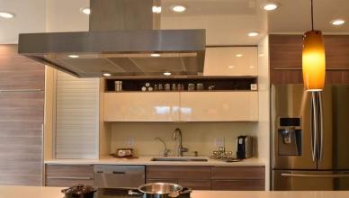 Каким сделать освещение на кухне с натяжным потолком