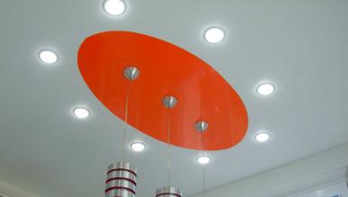 Какой вид точечных светильников лучше выбрать на натяжной потолок?